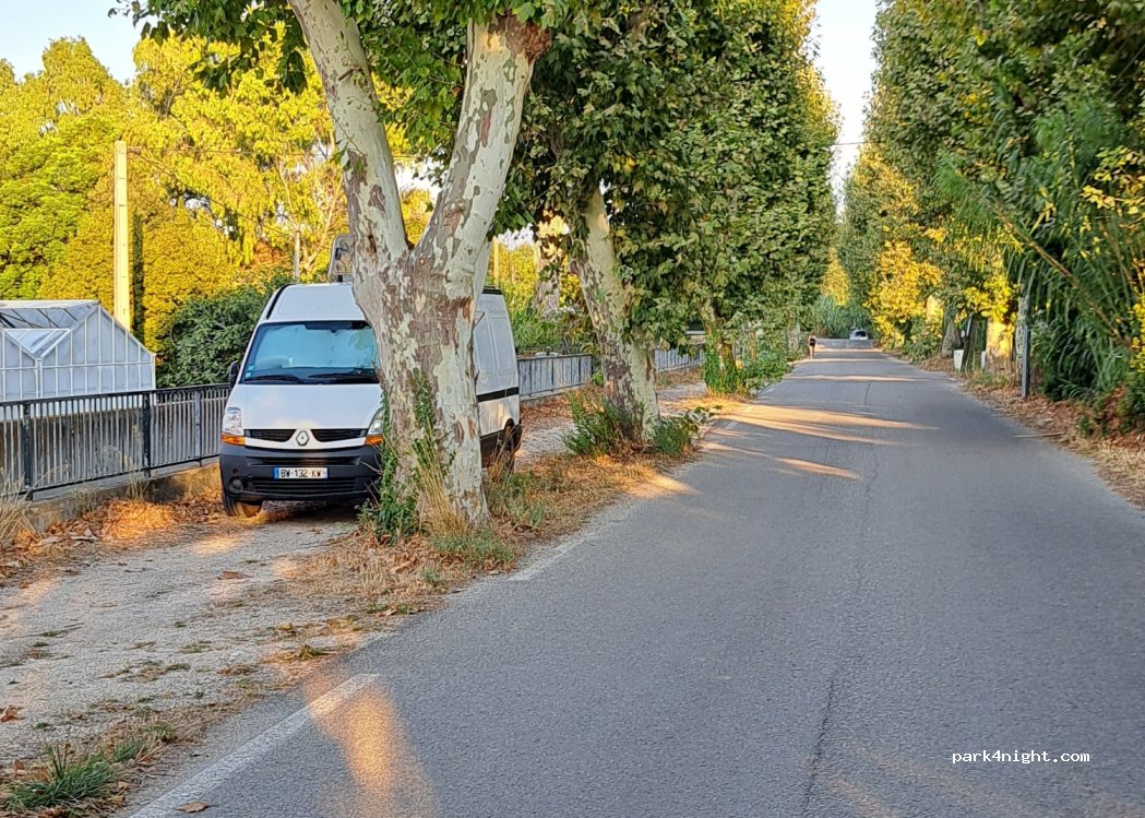 (83400) Hyères - 1590 Chemin du Roubaud — foto