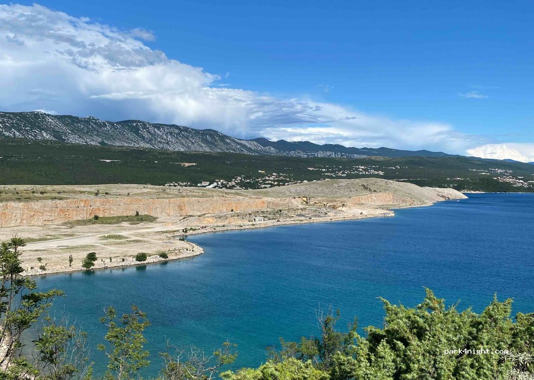 (51513) Omišalj - Unnamed road — foto
