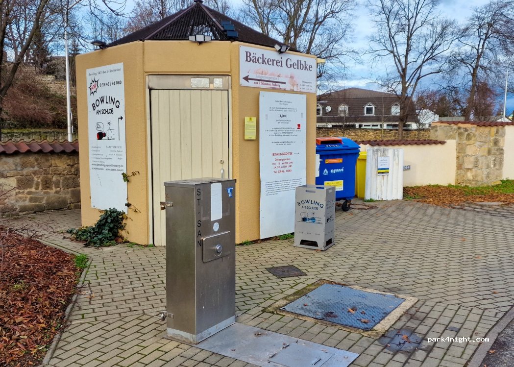 Wohnmobilstellplatz Schlossparkplatz — foto 2