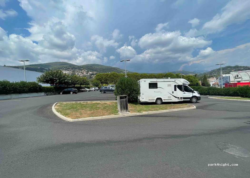 (06130) Grasse - Che. de la Madeline — foto 2