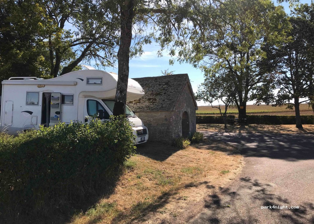 (21440) Francheville - Unnamed Road — foto