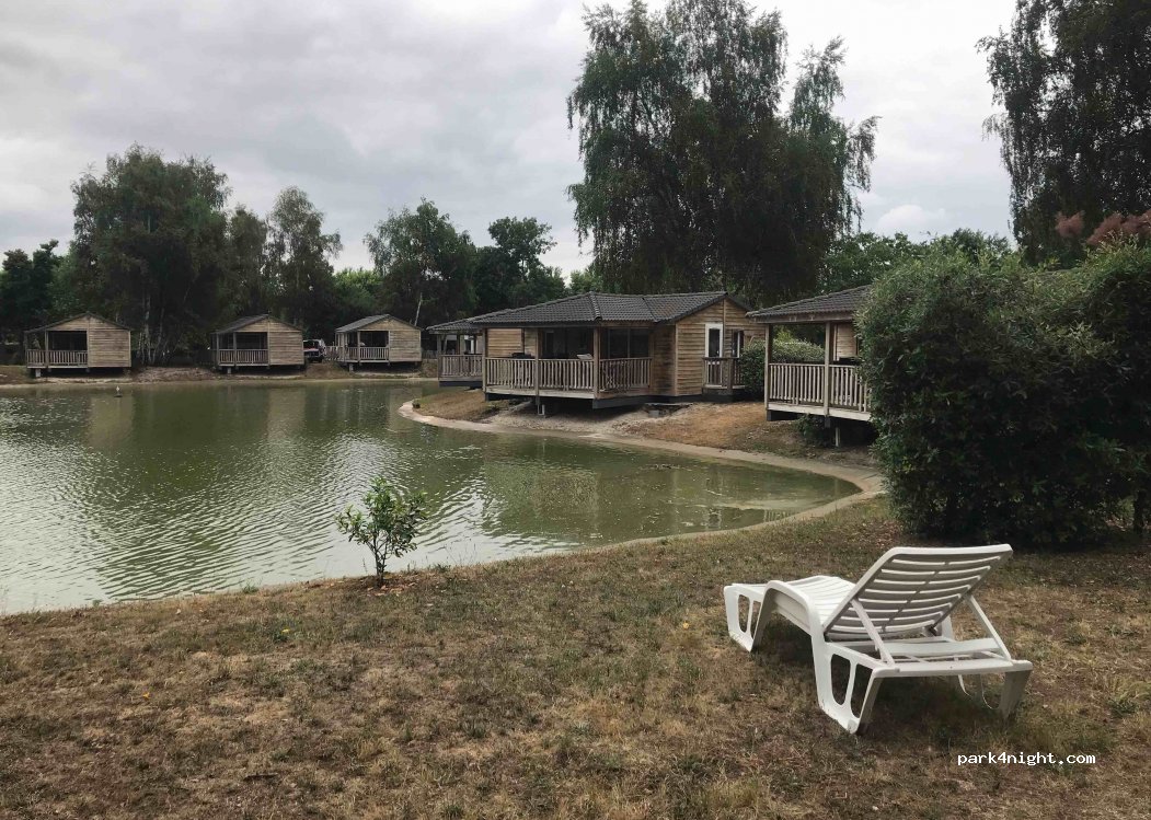 Yellow Village Bordeaux Lac — foto