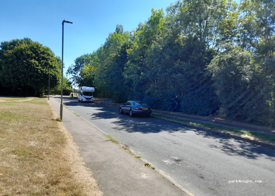 (OX28 5GP) Witney - 41 Stow Avenue — foto