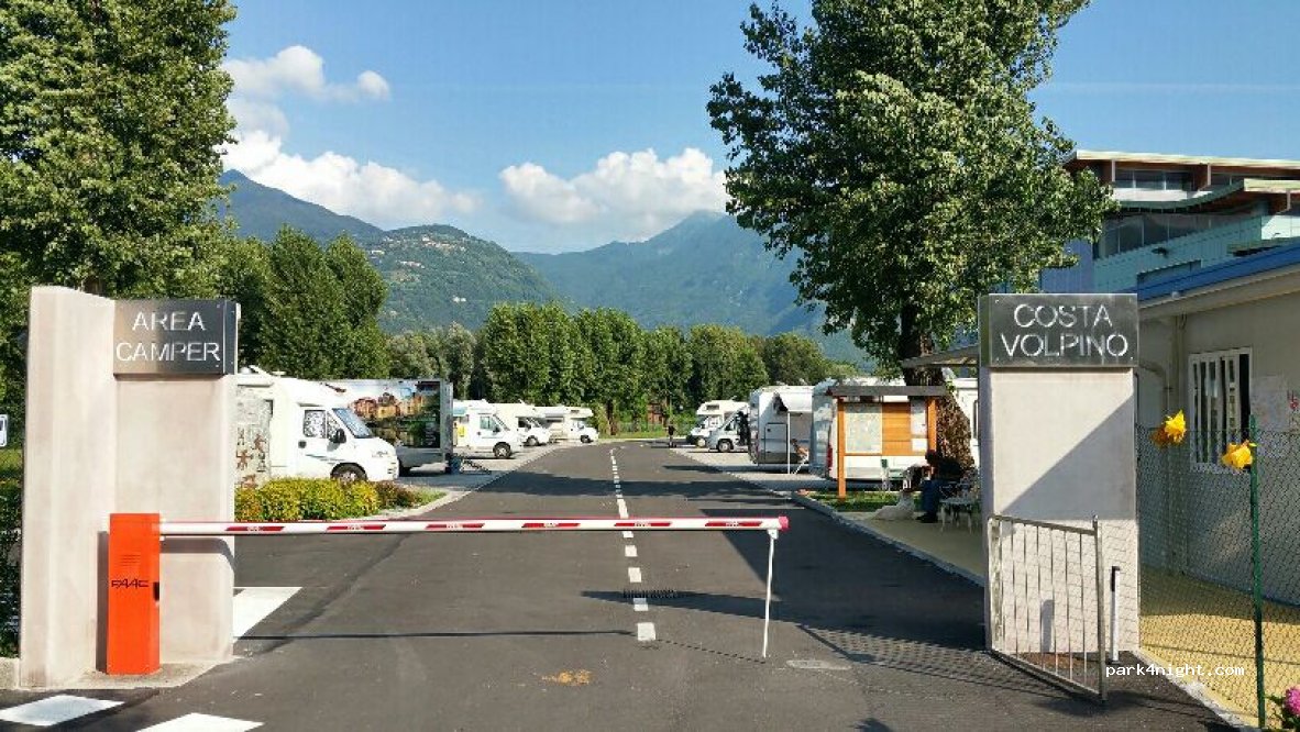 Area Sosta Camper Costa Volpino — foto