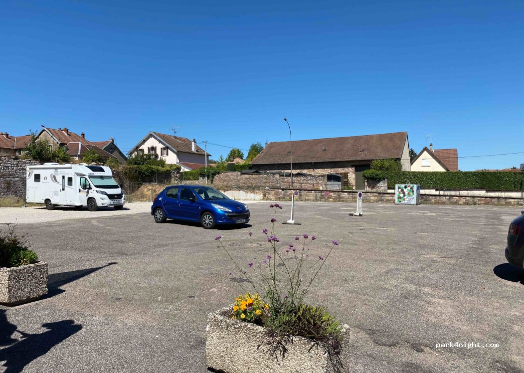 (70300) Luxeuil-les-Bains - 8 Place de la Baile — foto
