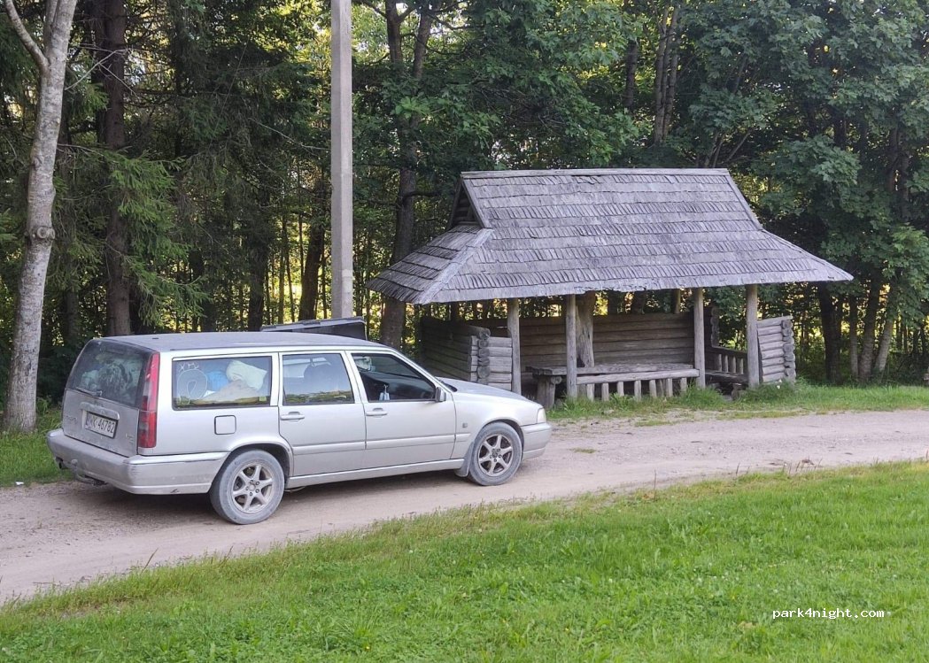 (75411) Laukuva - Unnamed Road — foto