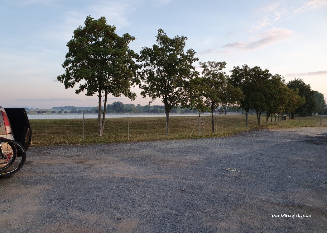 (7535) Rauchwart im Burgenland - 300 Rauchwart — foto