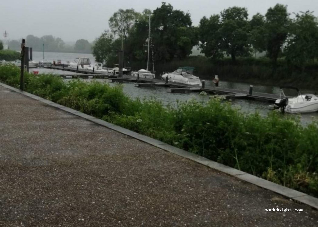 (44220) Couëron - Quai du Commandant Lucas — foto 4