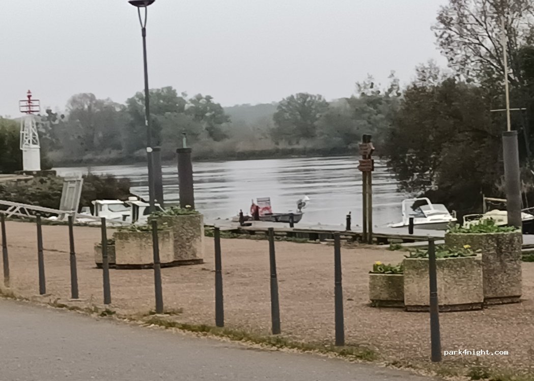 (44220) Couëron - Quai du Commandant Lucas — foto 5