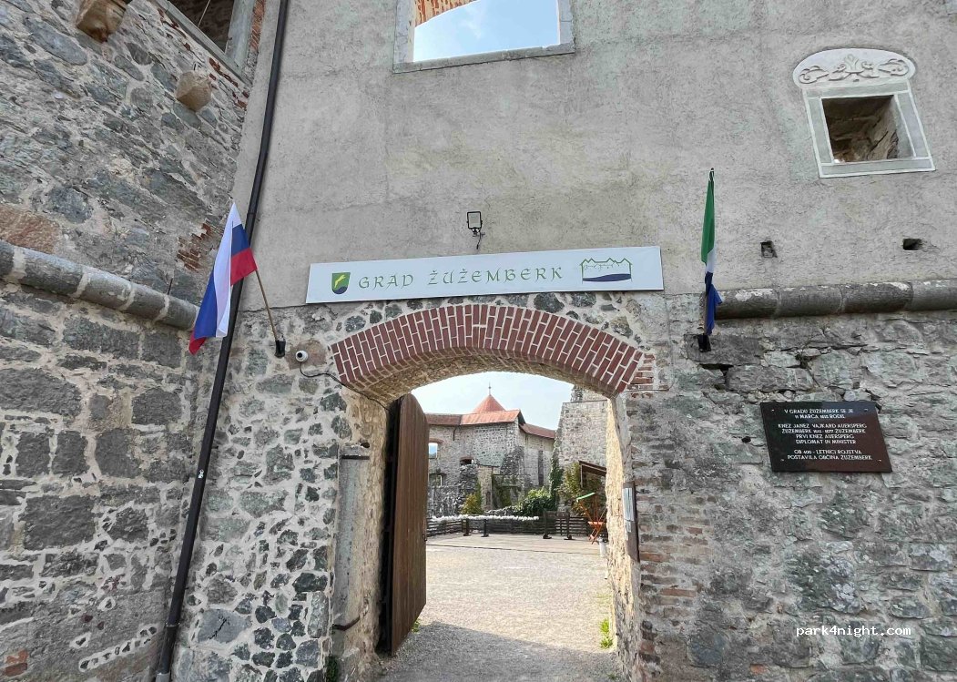 (8360) Žužemberk - 2 Grajski trg — foto 2