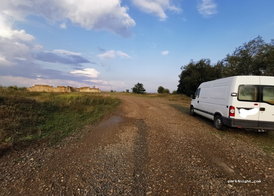 (717463) Huțani - — foto 2