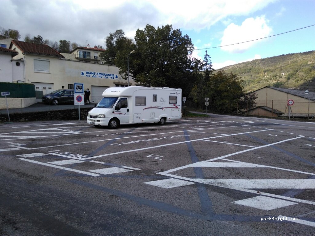 (12400) Saint-Affrique - 1 Place de la Vernière — foto