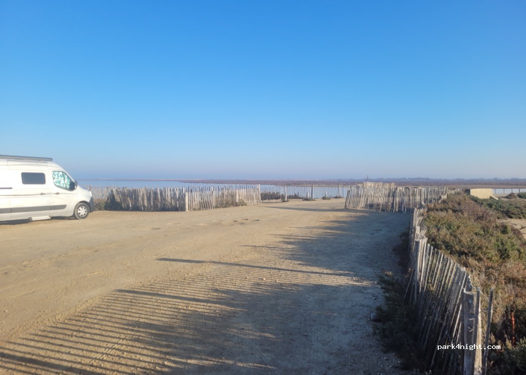 (13460) Arles - Chem. du Fangassier — foto 2