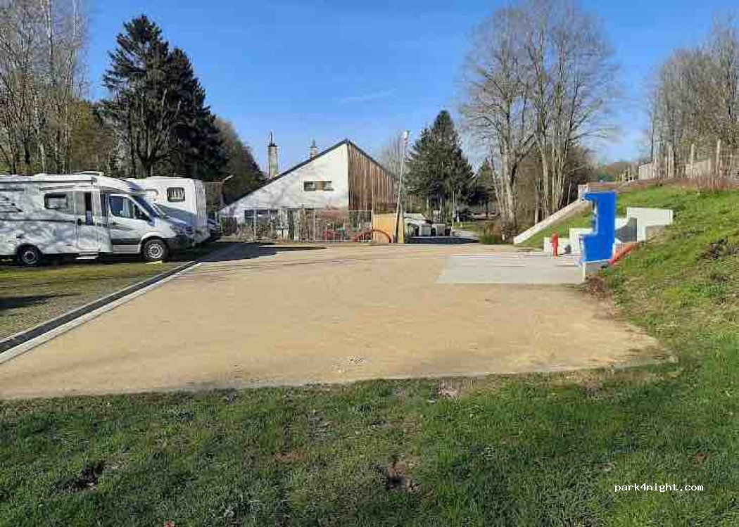Aire de camping-car Chimay — foto 2