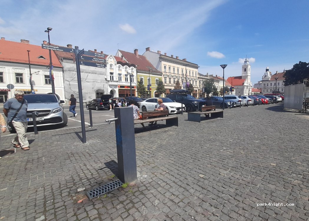 (400394) Cluj-Napoca - 17 Piața Unirii — foto