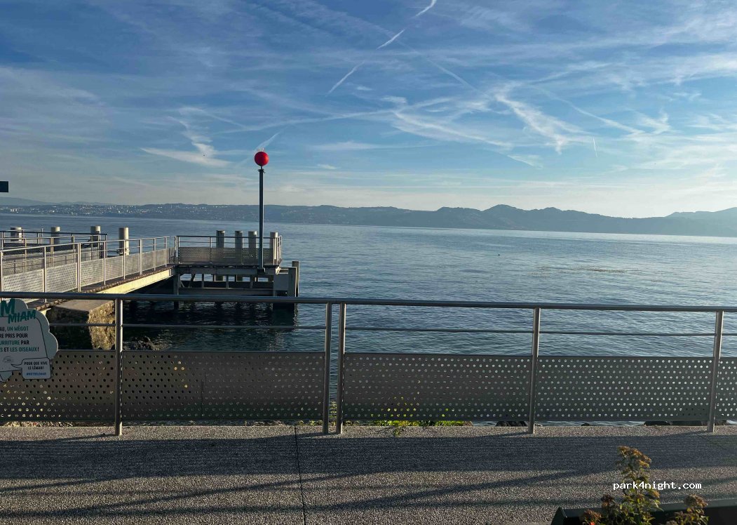 (74500) Lugrin - 31 Route nationale — foto