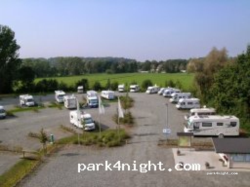 Wohnmobilstellplatz — foto