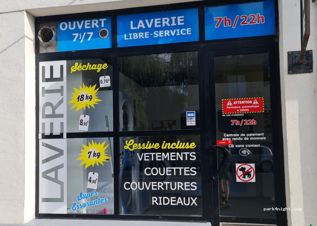 (24290) Montignac - 42 Rue du Quatre Septembre — foto