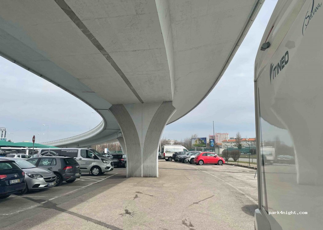 (1700-111) Lisboa - Av. Berlim — foto 4