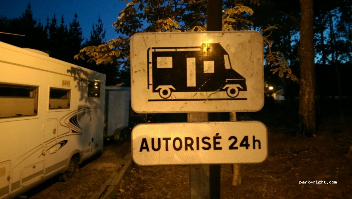 (40660) Moliets-et-Maa - Place de la Bastide — foto
