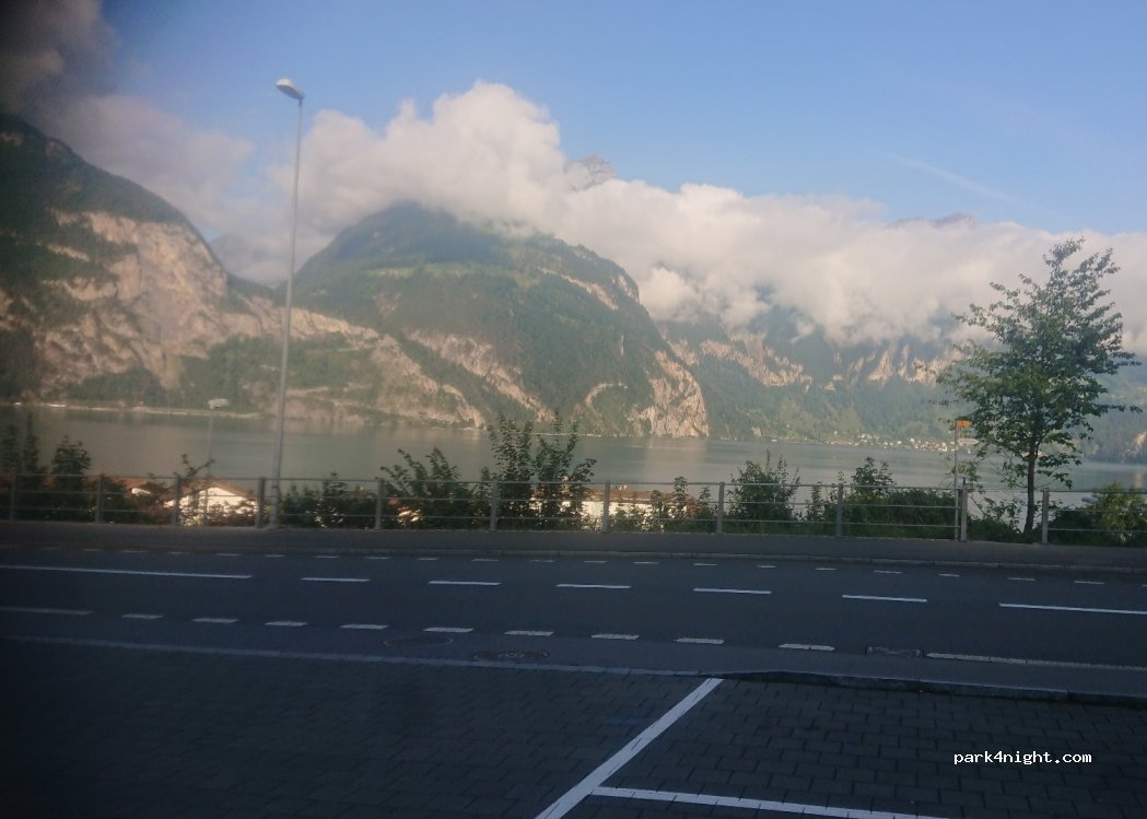 (6454) Flüelen - 92 Axenstrasse — foto