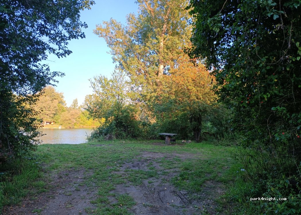 (915 01) Nové Mesto nad Váhom - 10 Zelená voda II. — foto