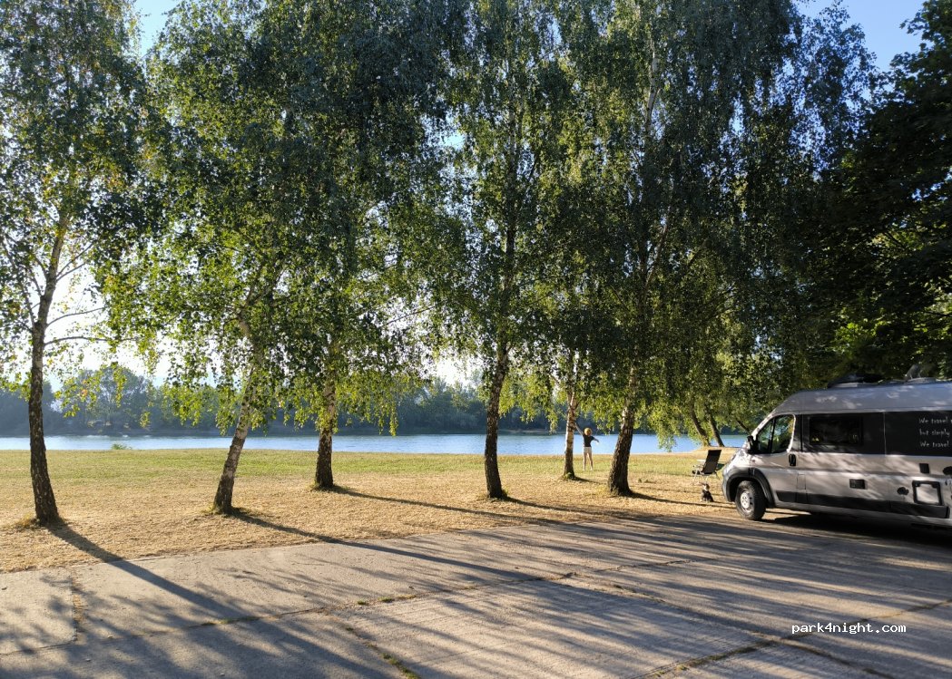 (915 01) Nové Mesto nad Váhom - Zelena Voda — foto