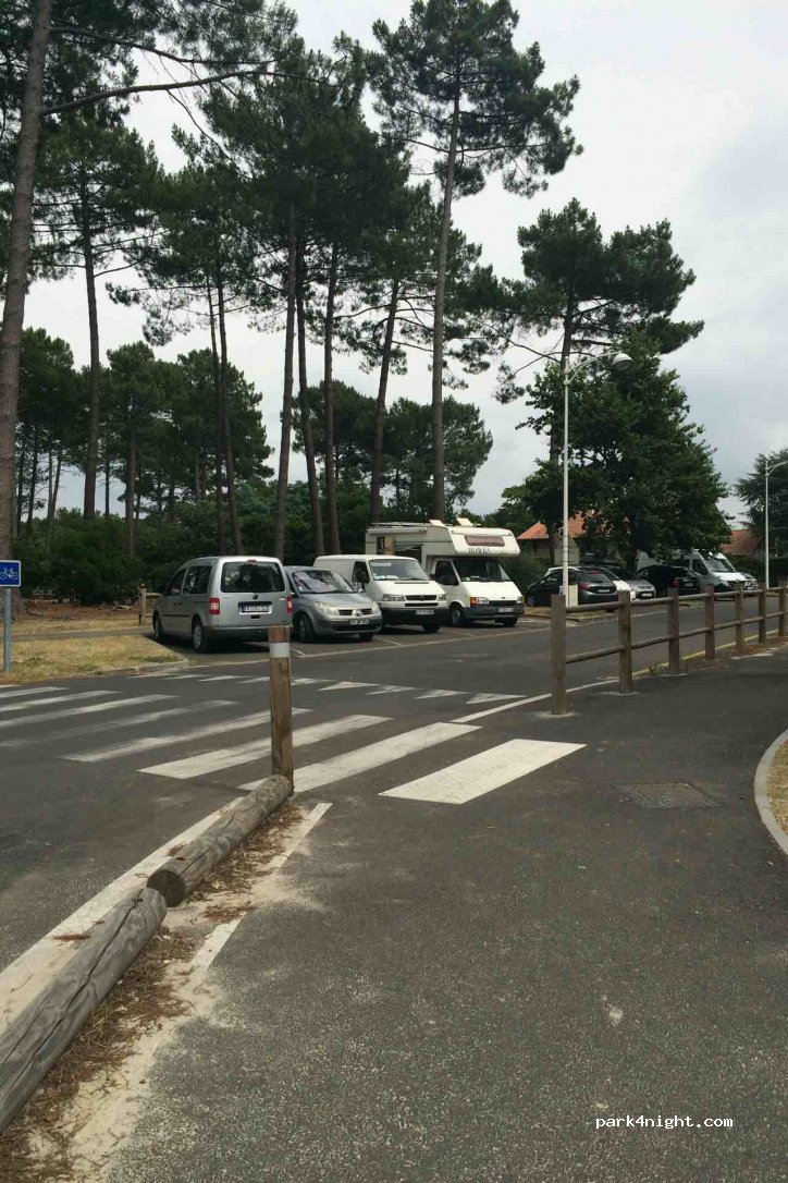 (40460) Sanguinet - 630 Avenue du Stade — foto 2