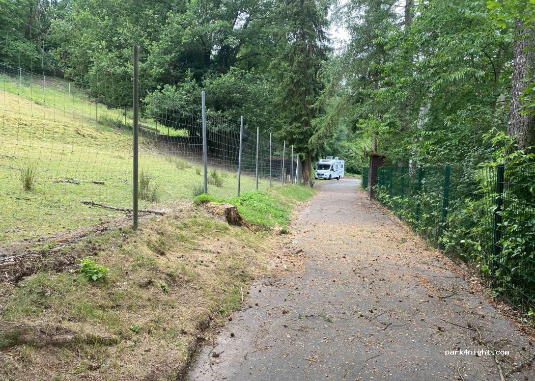 (36275) Kirchheim - 12 Schwimmbadstraße — foto 3