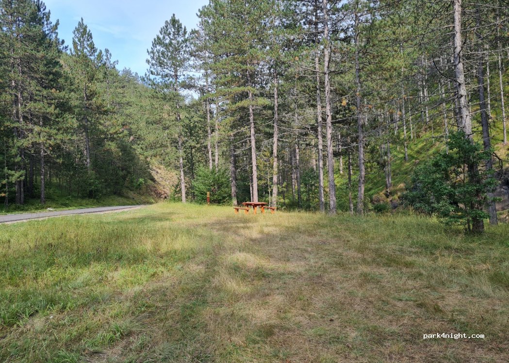 (QH2M+C9) Semegnjevo - Unnamed Road — foto