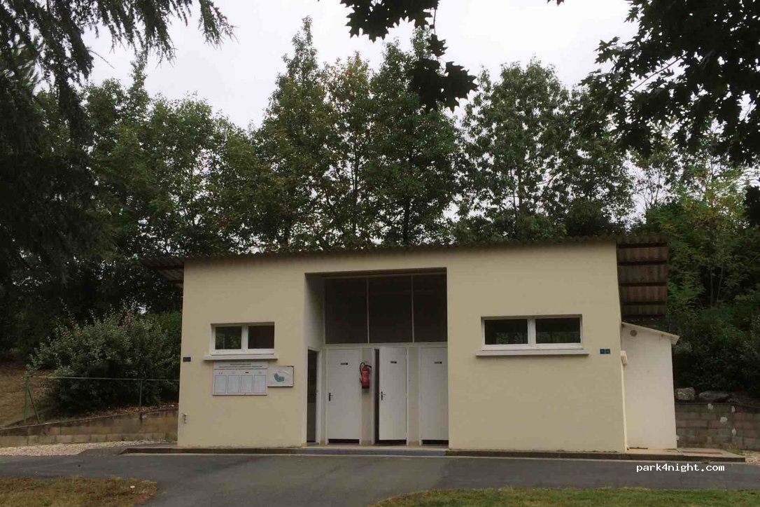 Camping OnlyCamp - La Bâtisse — foto