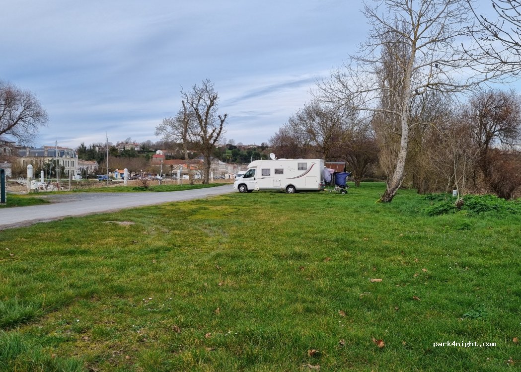 (17120) Mortagne-sur-Gironde - 3 Quai des Pêcheurs — foto