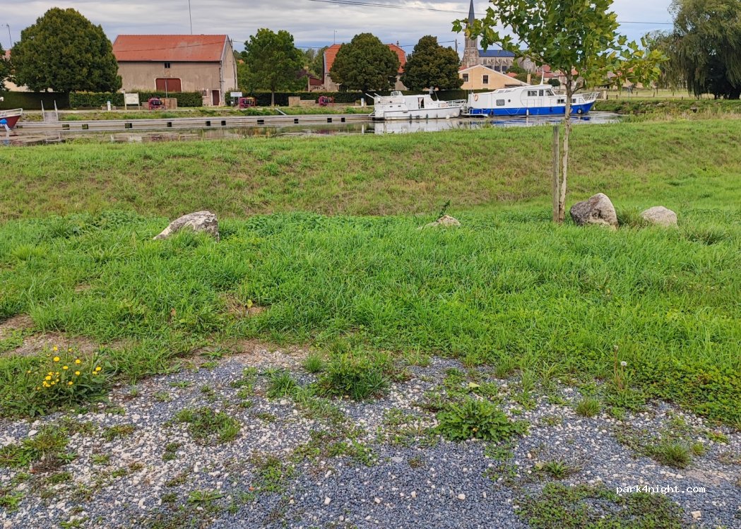 (55300) Lacroix-sur-Meuse - 1 Rue du Port — foto
