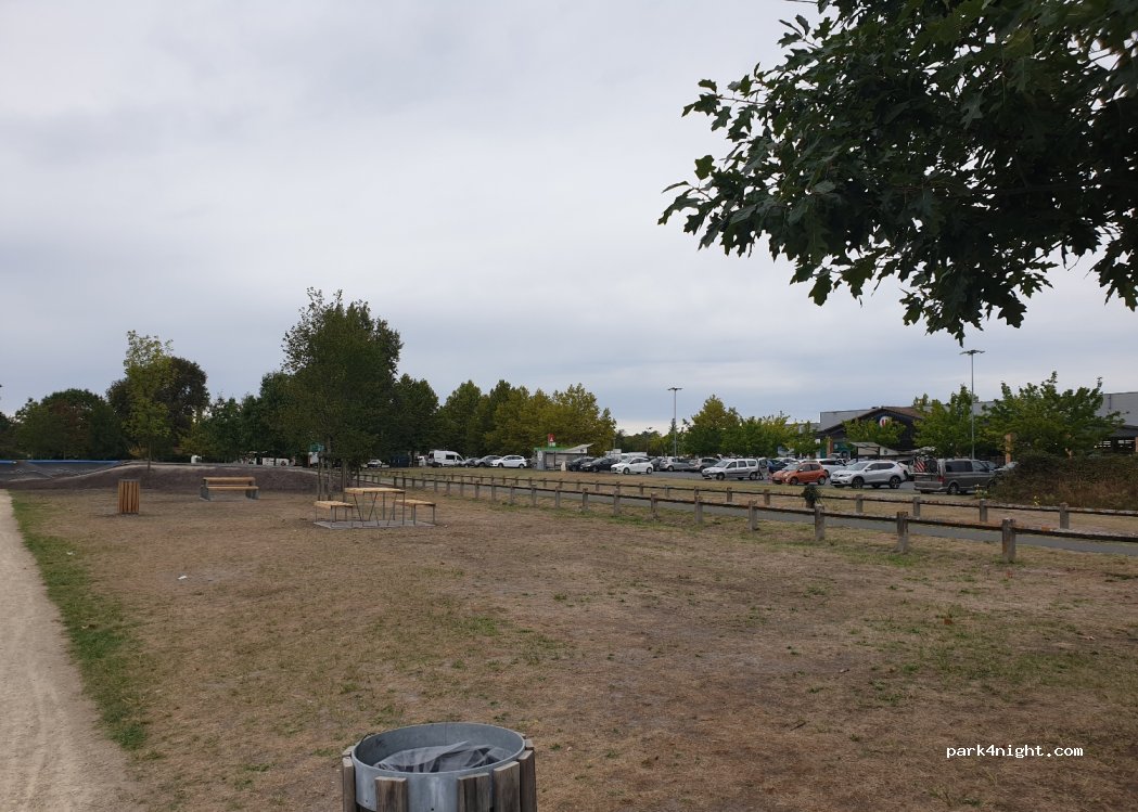(33830) Belin-Béliet - 11 Rue de la Gare — foto