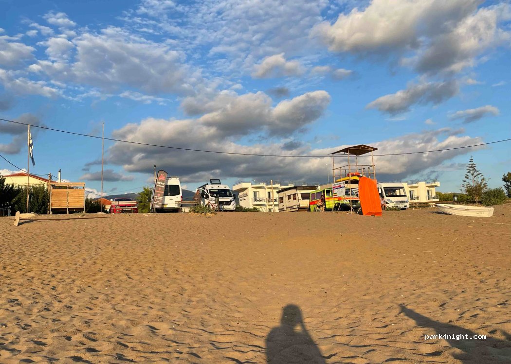 (270 54) Kakovatos - Unnamed Road — foto