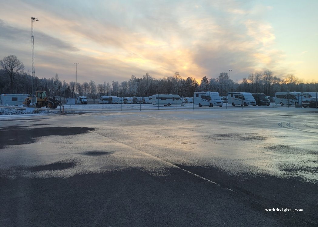 Ställplatser Tumbo Husvagnar — foto 2