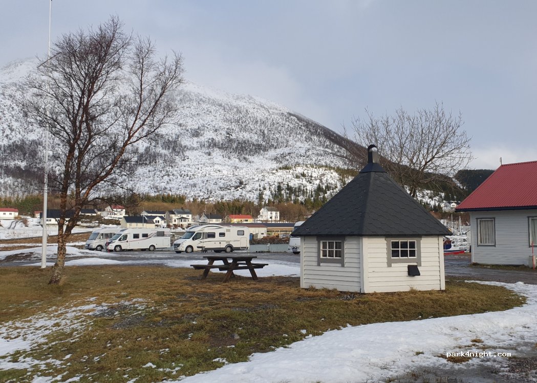 Maurnes Småbåthavn — foto