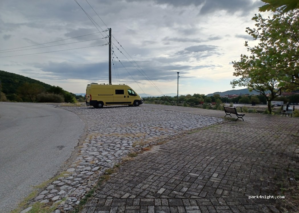(420 32) Tríkala - Unnamed Road — foto