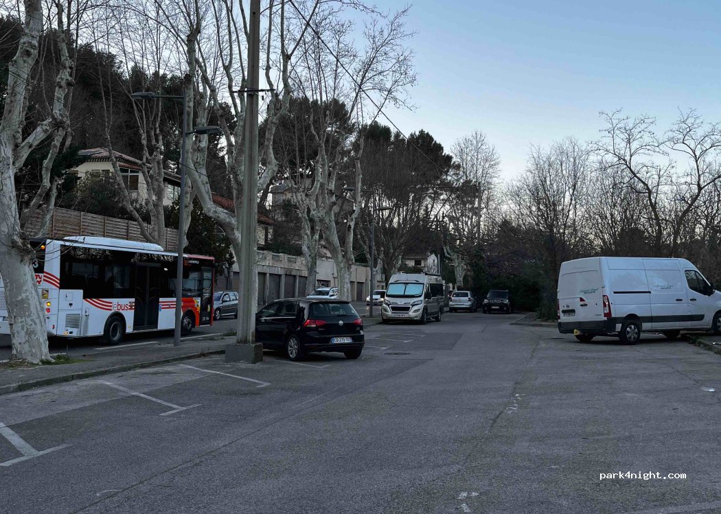(13100) Aix-en-Provence - 26 Avenue Jean Moulin — foto