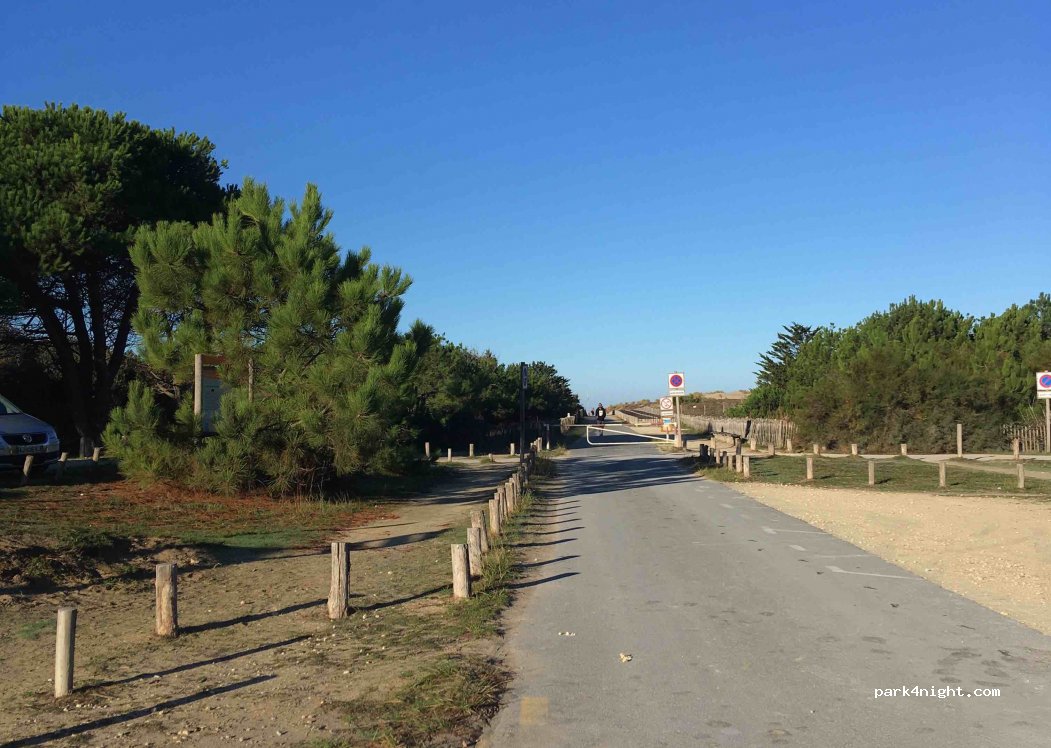 (17370) Saint-Trojan-les-Bains - Unnamed Road — foto