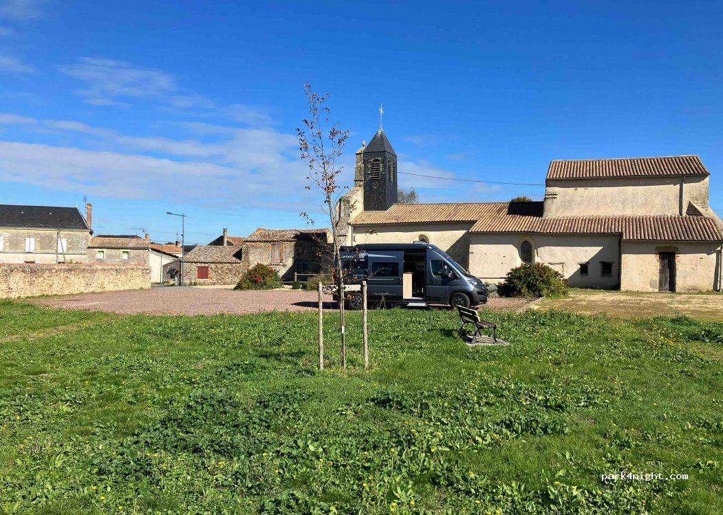 (79100) Thouars - 6 Place Tranquillin Deboeuf Rigné — foto