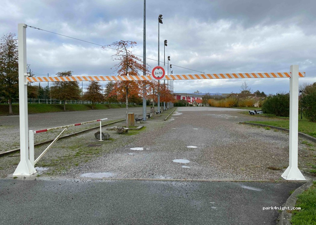 (40360) Pomarez - 200 Avenue du Stade — foto 2