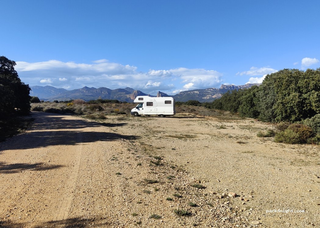 (22195) Fornillos - Unnamed Road — foto
