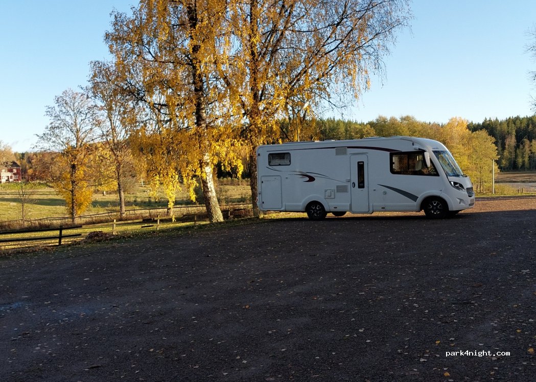(671 95) Klässbol - Unnamed Road — foto