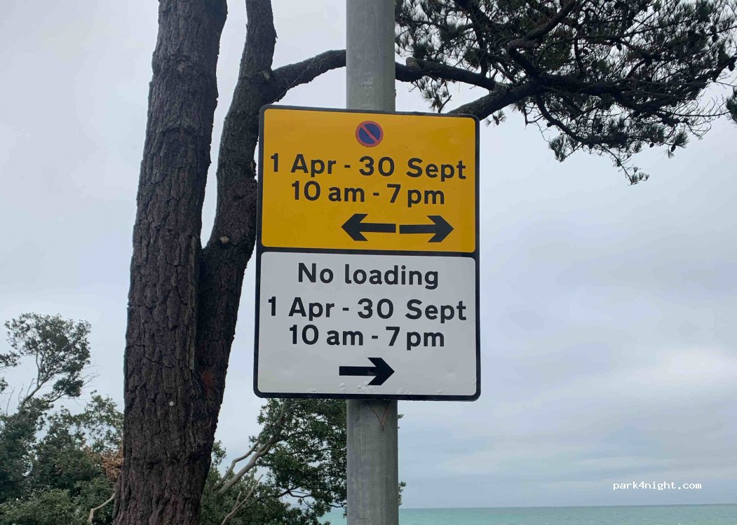 (BH23 4DX) Christchurch - 19 Avon Run Road — foto