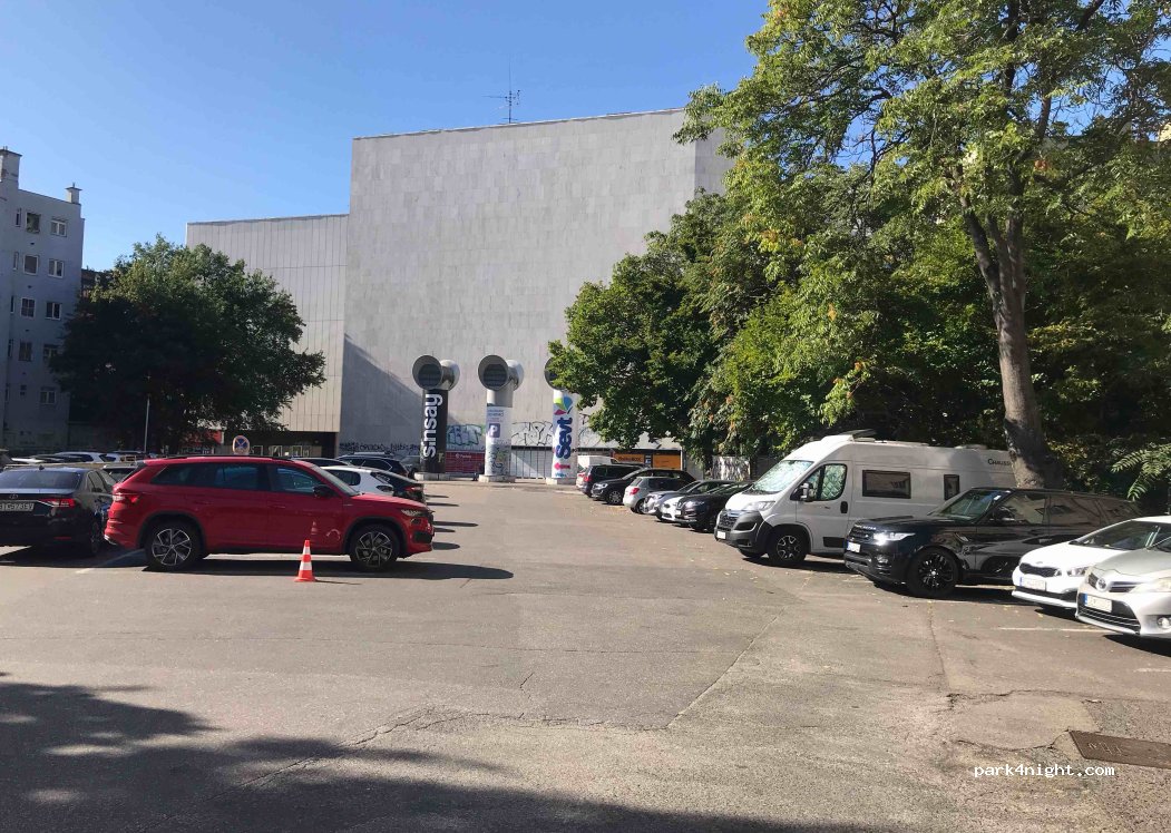 (811 08) Bratislava - 8 Cintorínska — foto 2