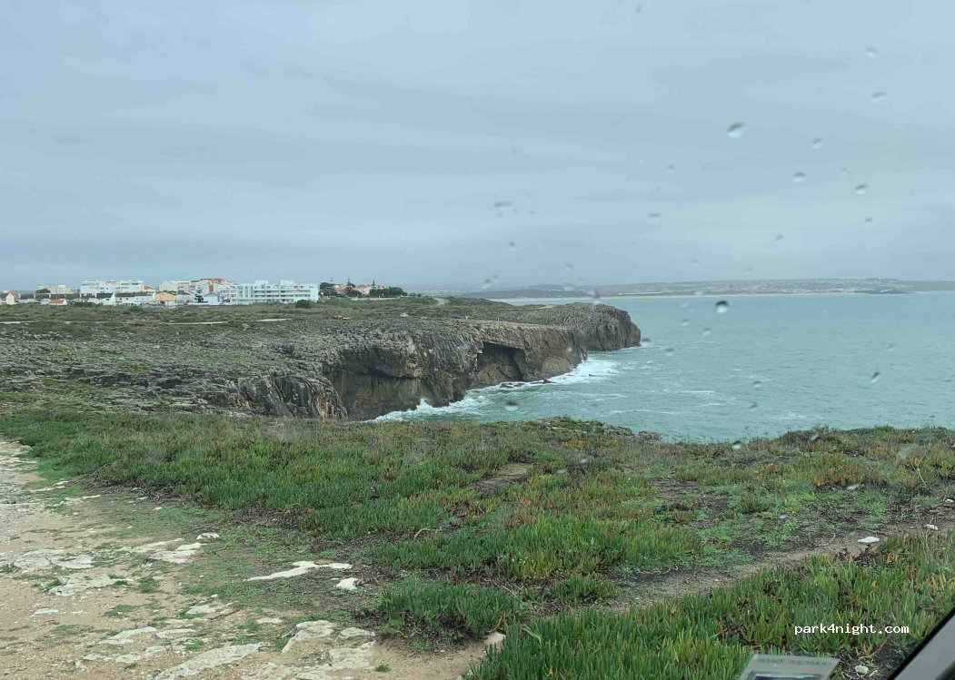 (2520) Peniche - 184 Estrada Marginal Sul — foto