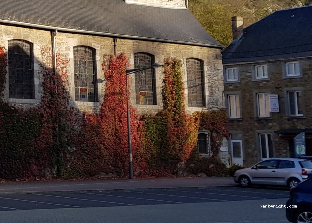 (5580) Yvoir - 25 Rue de l'Hôtel-de-Ville — foto