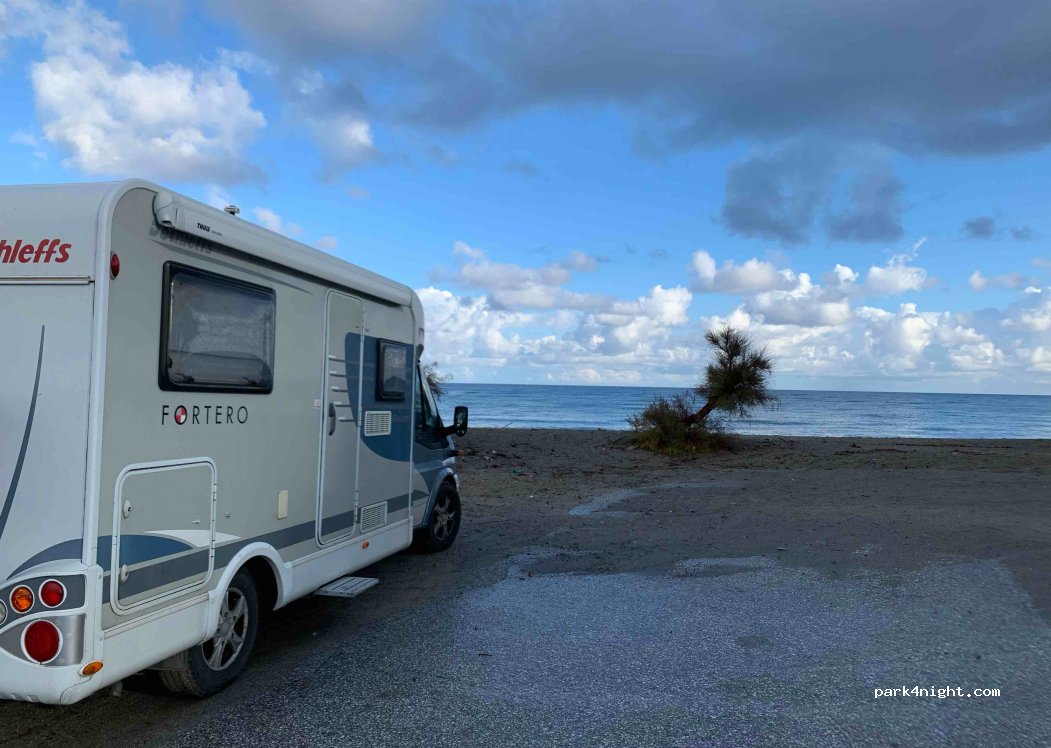 (730 14) Gerani - Unnamed Road — foto