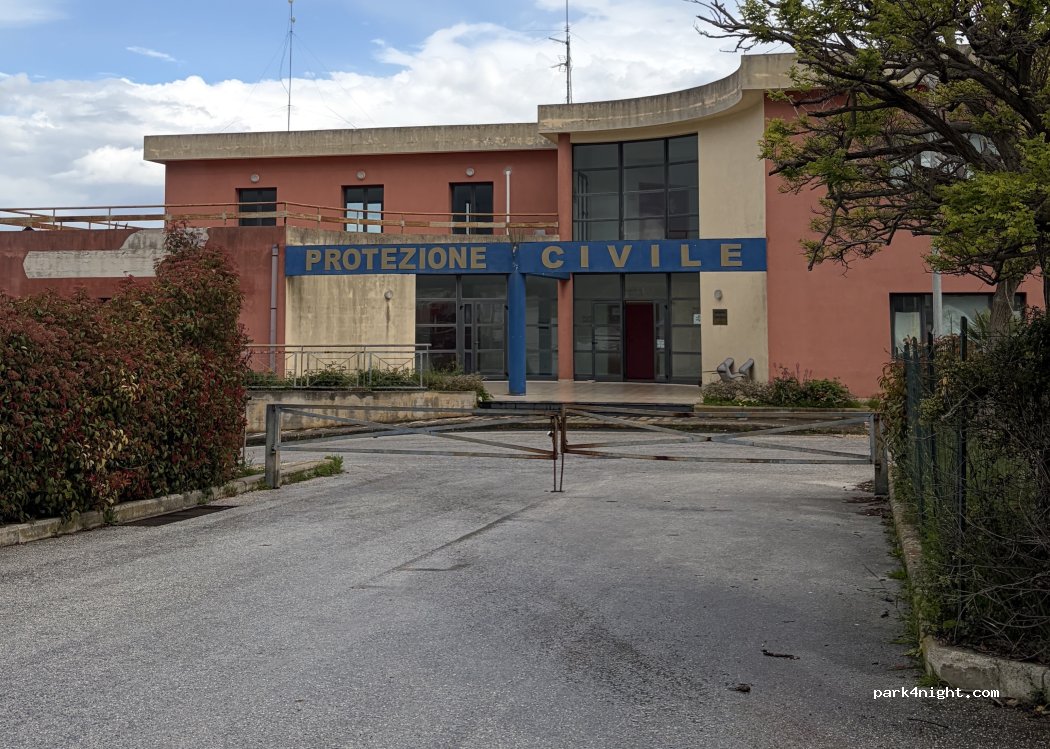 (96010) Canicattini Bagni - 454 Via Vittorio Emanuele III — foto 3